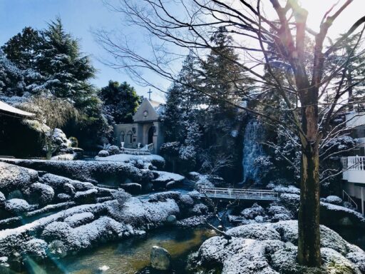 雪景色に包まれた1,500坪の日本庭園