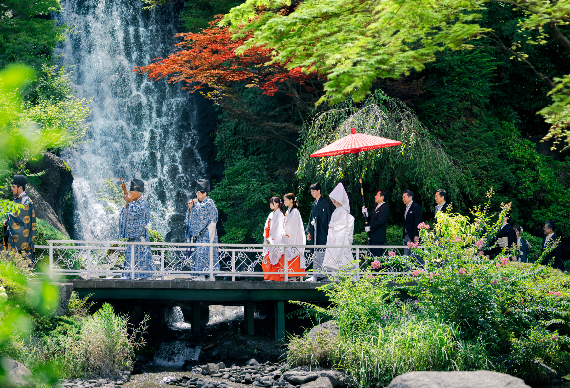 独立型神殿で祝う結婚式